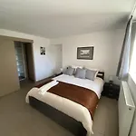 Hotel De 2*